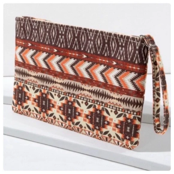 ‼️SOLD OUT‼️New Boutique Brand Desert Canyon Ethnic Pattern Wristlet - Picture 2 of 5
